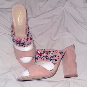 NWOT N by Nicole Miller - Floral - 3inch heels